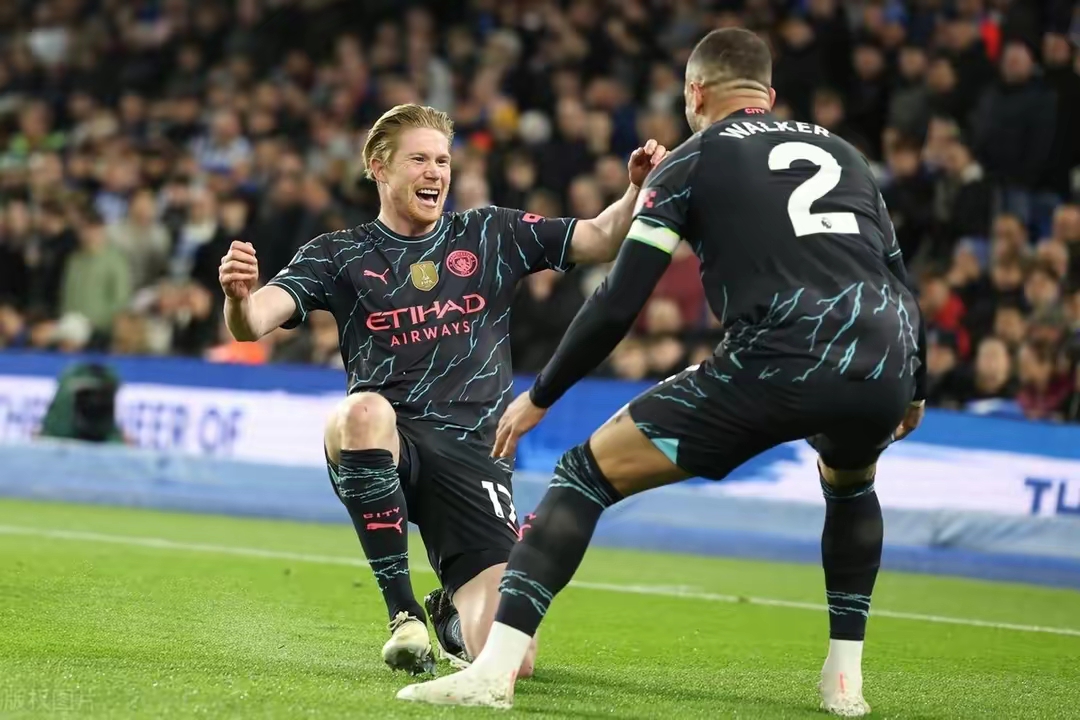 开云登录入口包含德布劳内连续五场比赛得分超过势不可挡，美国队挑战极限！的词条