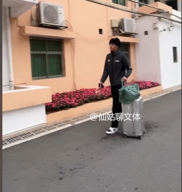 开云体育官网包含今夜广东宏远状态回暖：CBA常规赛节点到来；话题不断；团队化学反应显著的词条